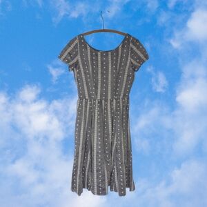 Vintage Women’s Gray Patterned Short Sleeve Dress size Med sheer metal zipper